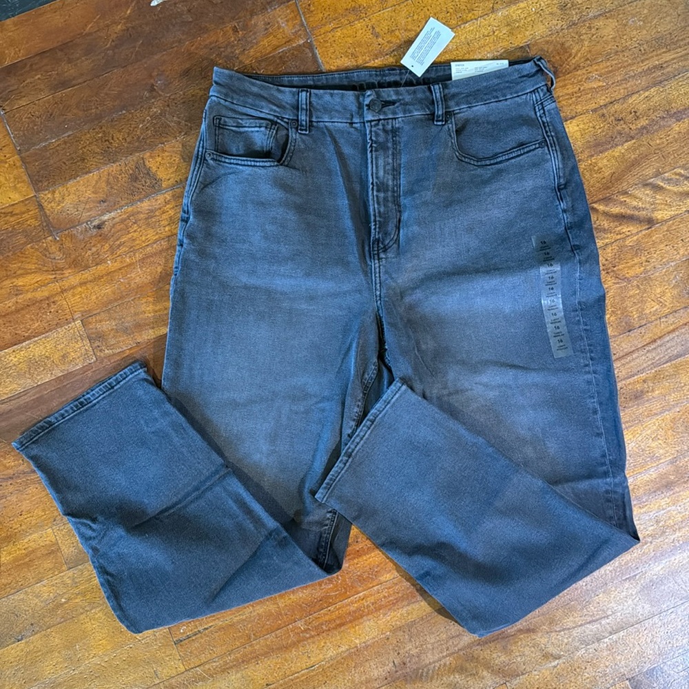 NWT American Eagle black curvy mom jean